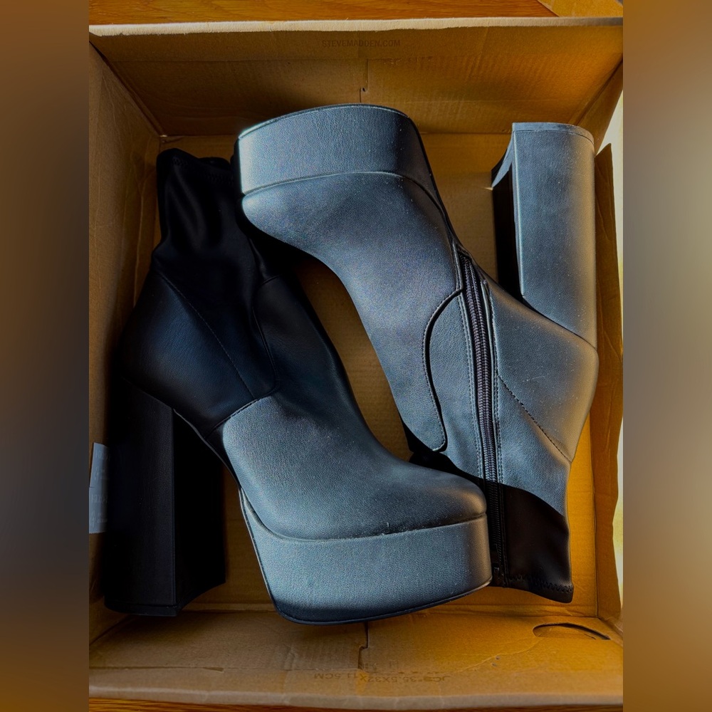 Steve Madden: Hoopla Ankle Boots